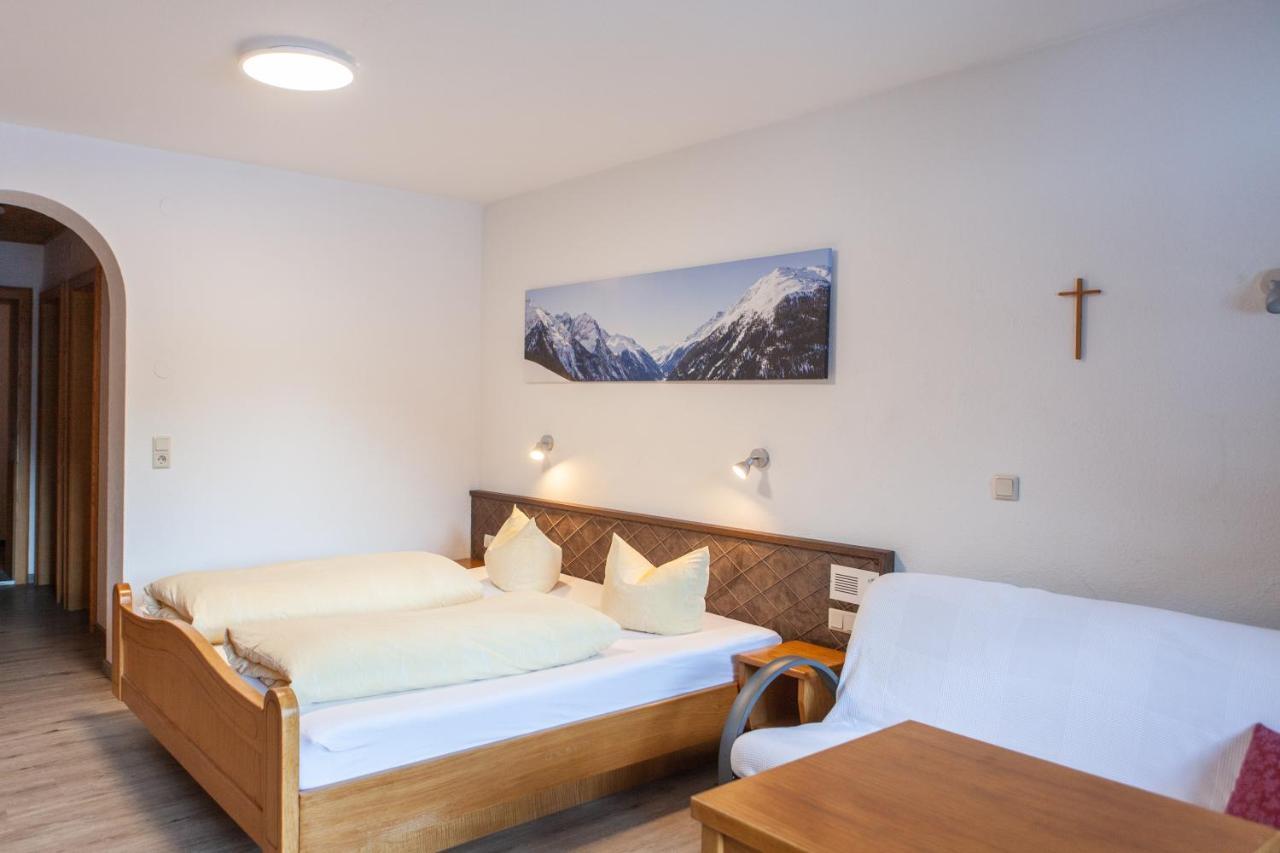 Sonnenhof - Apartments & Zimmer Kaunertal Exterior photo